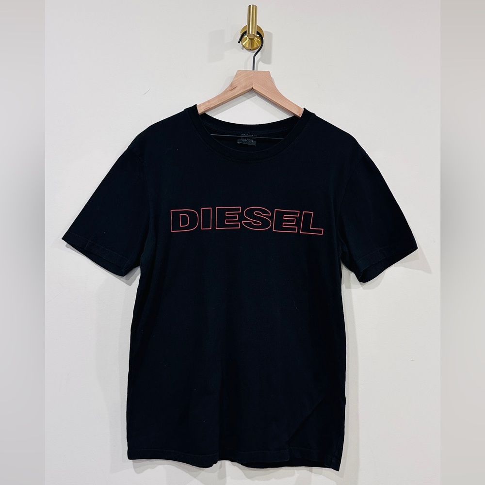 Men’s Diesel Black T-shirt w Red Outlined Logo Graphic Size L